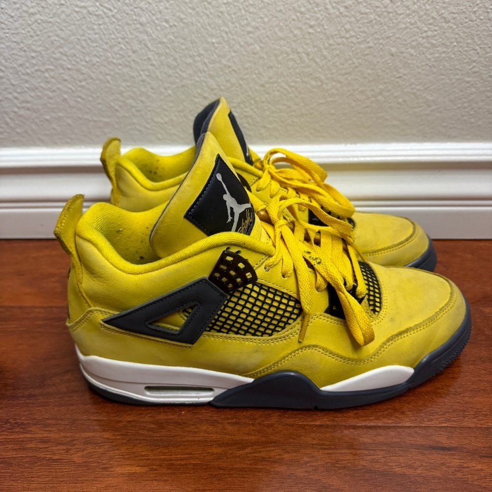 Air Jordan 4 Retro Lightning 2021 Size 11